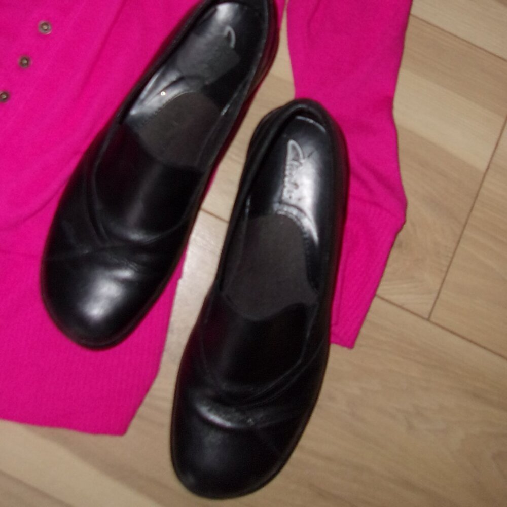 clarks black womens size 7 medium  shoe   shoes seven   leather loafers